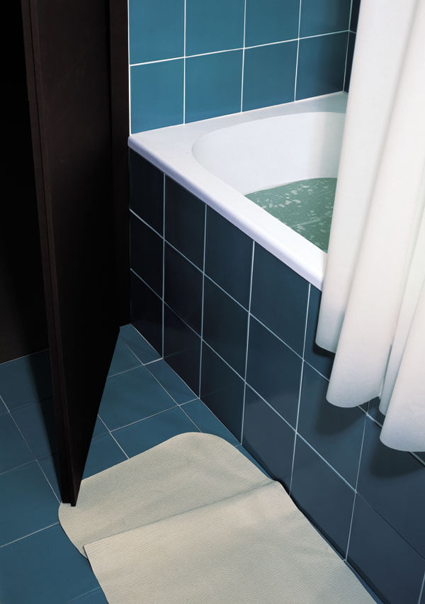 Thomas Demand, Badezimmer / Bathroom, 1997, C-Print / Diasec, 160 x 122 cm, © Thomas Demand, VG Bild-Kunst, Bonn.