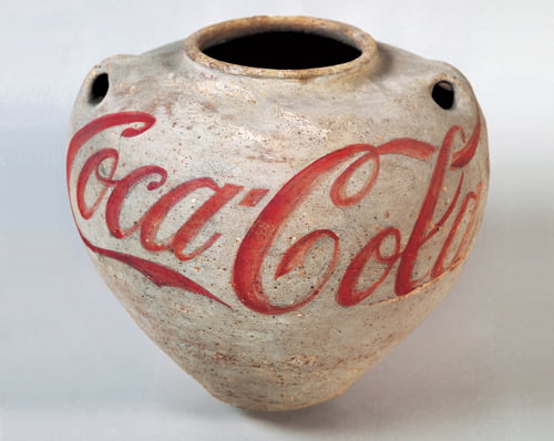 Ai Weiwei, Urne de la dynastie Han avec un logo Coca-Cola, 1994 